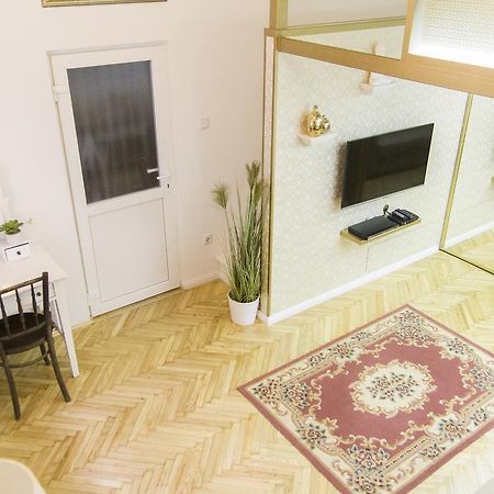 Ava'S Champagne Studio City Center-Andrash Street King Street بودابست المظهر الخارجي الصورة