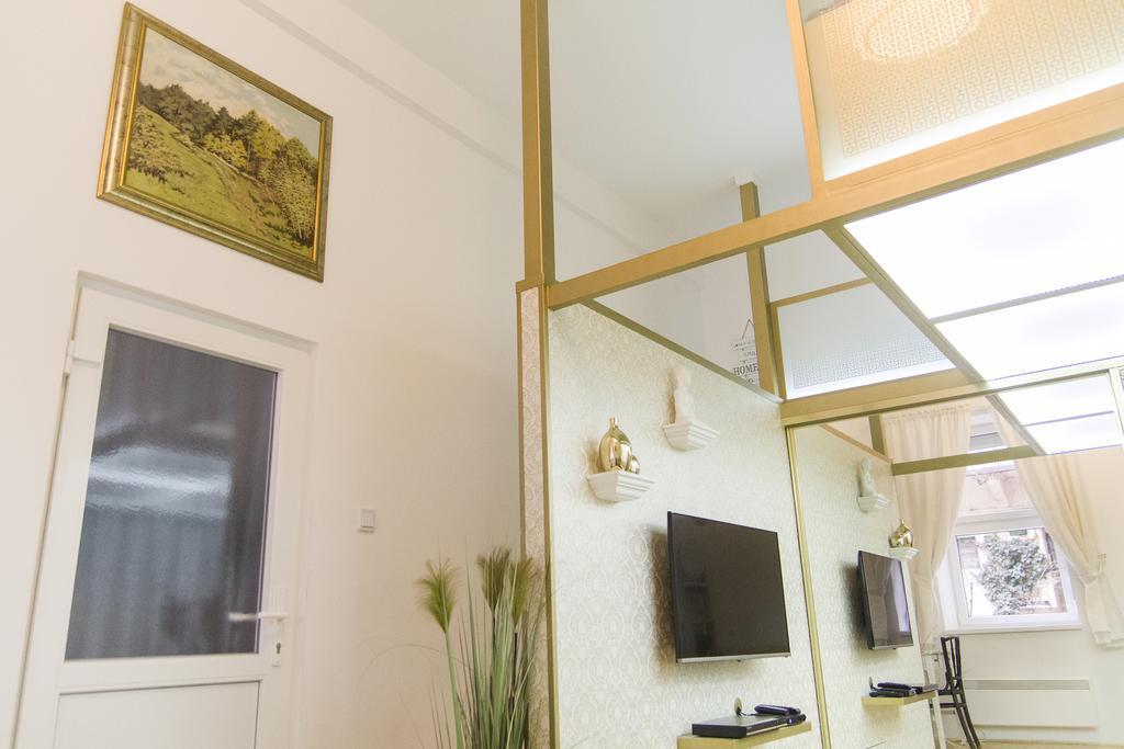 Ava'S Champagne Studio City Center-Andrash Street King Street بودابست المظهر الخارجي الصورة