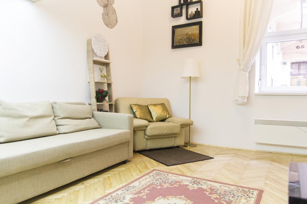 Ava'S Champagne Studio City Center-Andrash Street King Street بودابست المظهر الخارجي الصورة